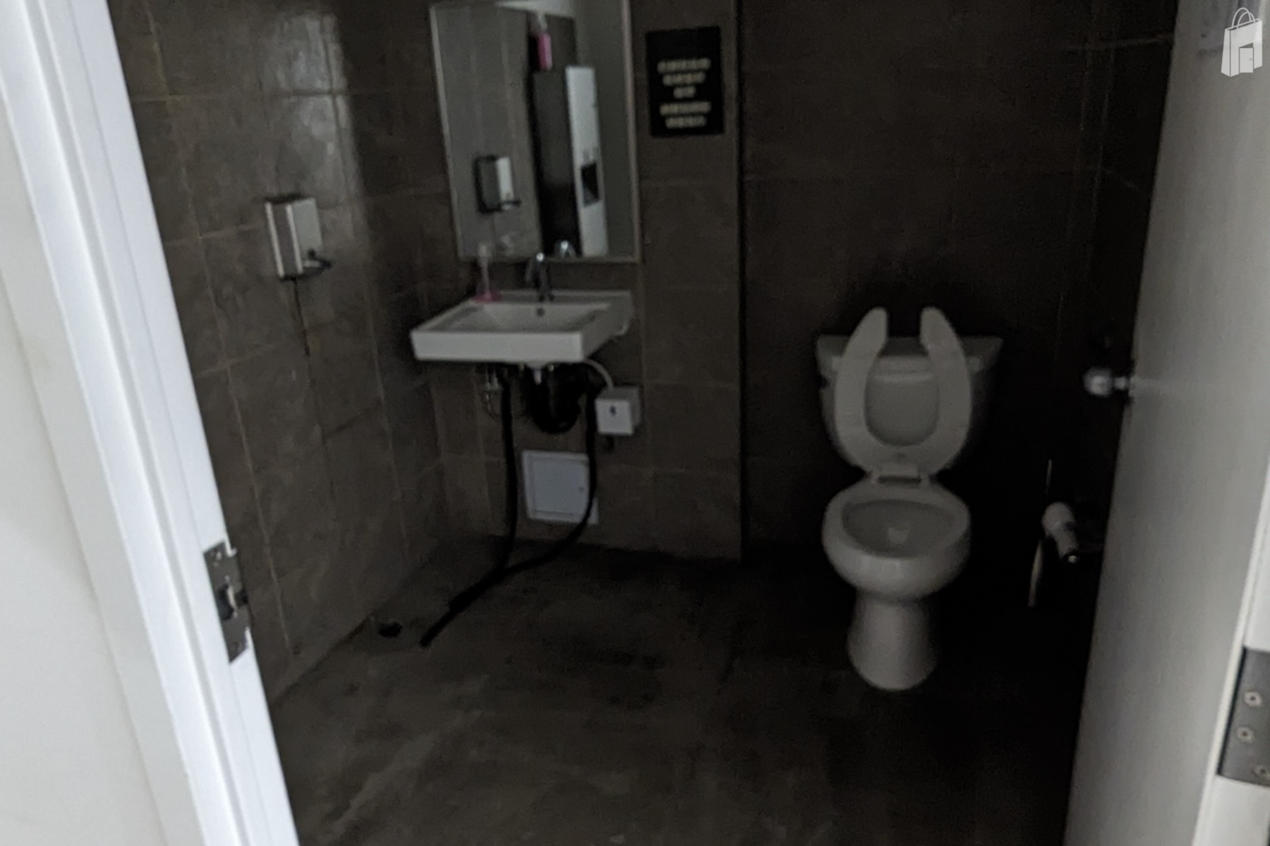 Prime corner unit for pop-up retail, market, or media installation.