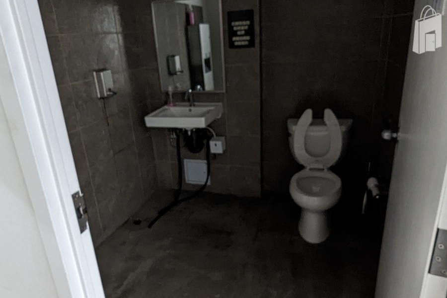 Prime corner unit for pop-up retail, market, or media installation.