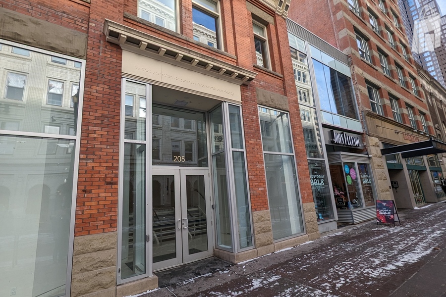 Stunning white gallery style 2-level retail unit at ground floor facing the Stephen Avenue retail district. 