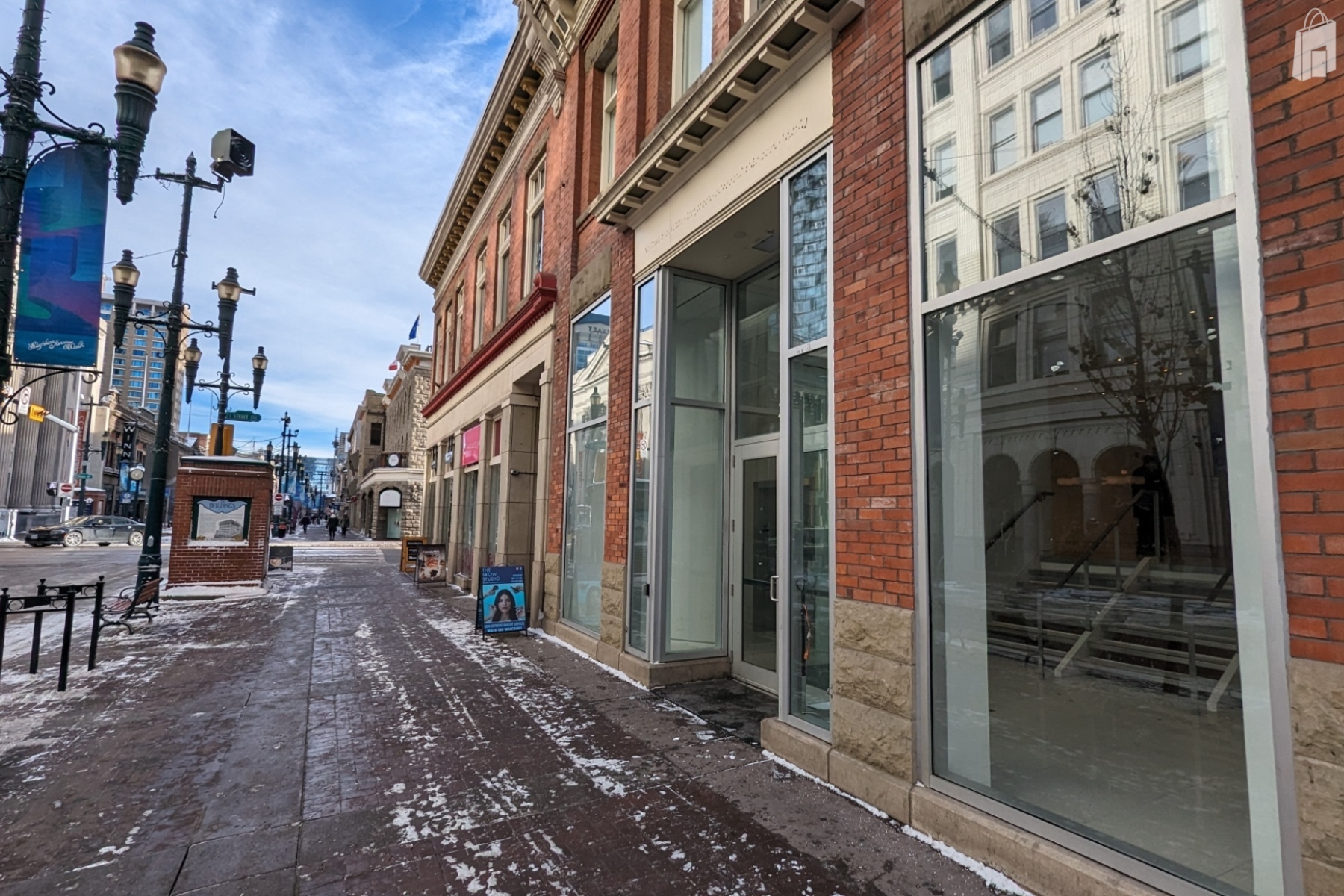 Stunning white gallery style 2-level retail unit at ground floor facing the Stephen Avenue retail district. 
