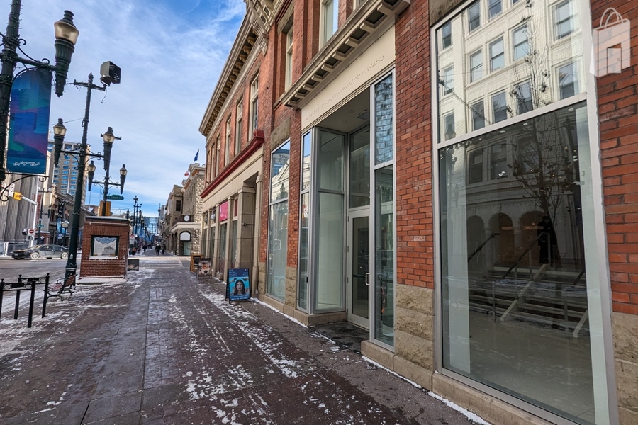 Stunning white gallery style 2-level retail unit at ground floor facing the Stephen Avenue retail district. 