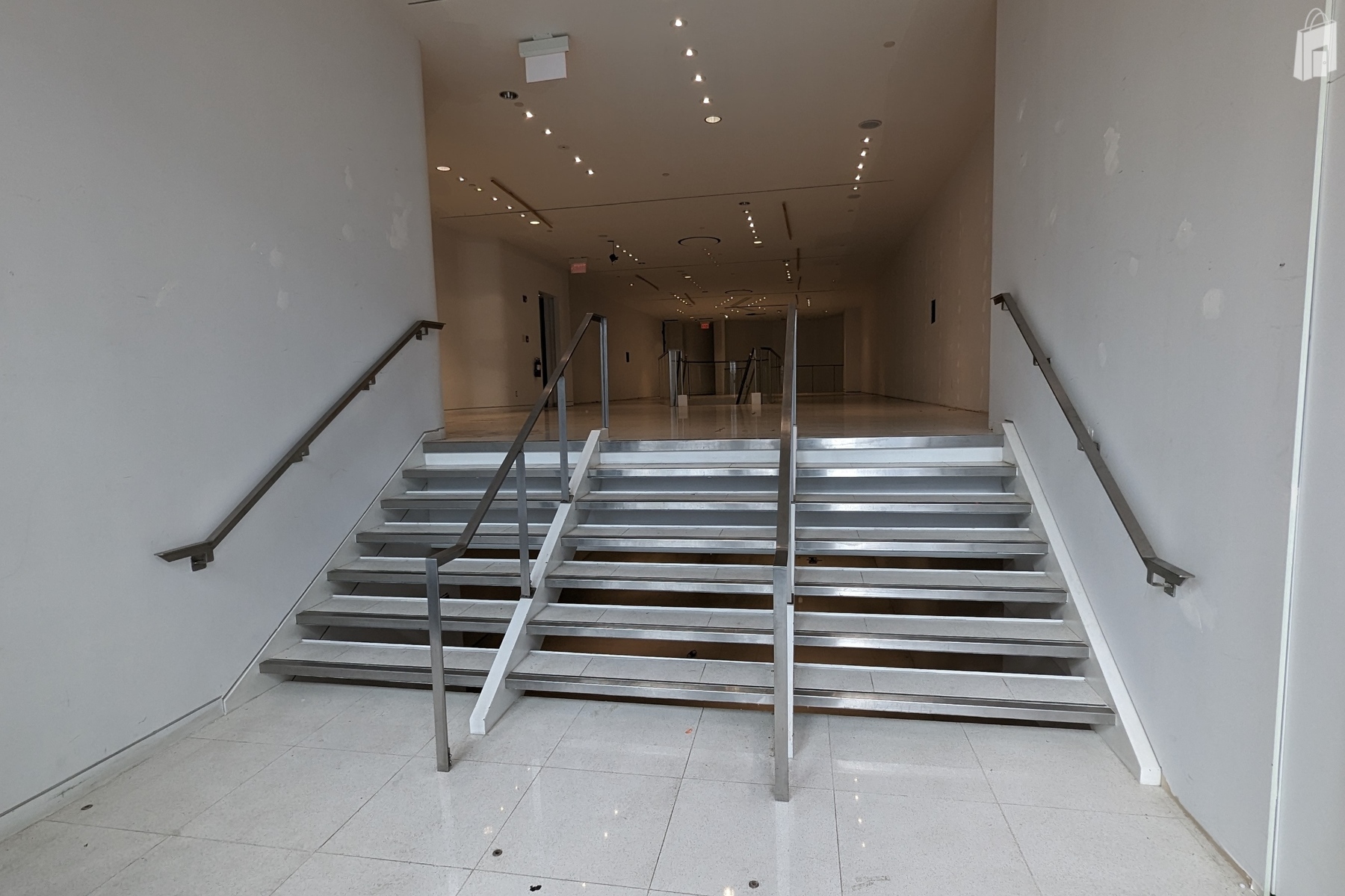 Stunning white gallery style 2-level retail unit at ground floor facing the Stephen Avenue retail district. 