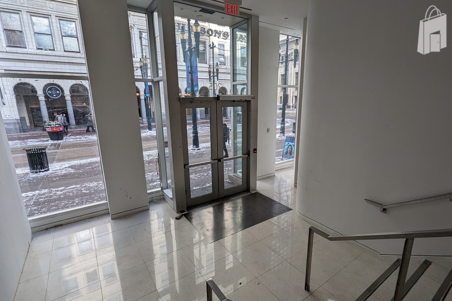 Stunning white gallery style 2-level retail unit at ground floor facing the Stephen Avenue retail district. 