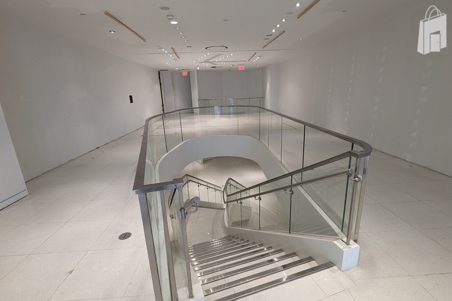 Stunning white gallery style 2-level retail unit at ground floor facing the Stephen Avenue retail district. 