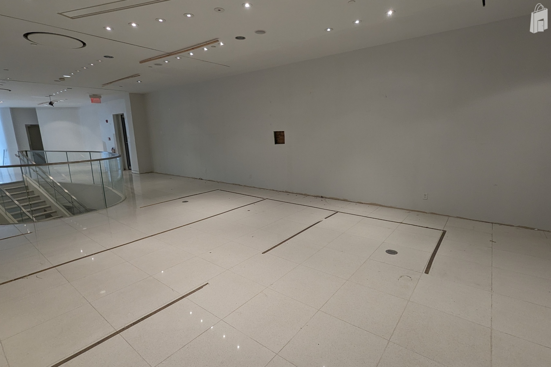 Stunning white gallery style 2-level retail unit at ground floor facing the Stephen Avenue retail district. 