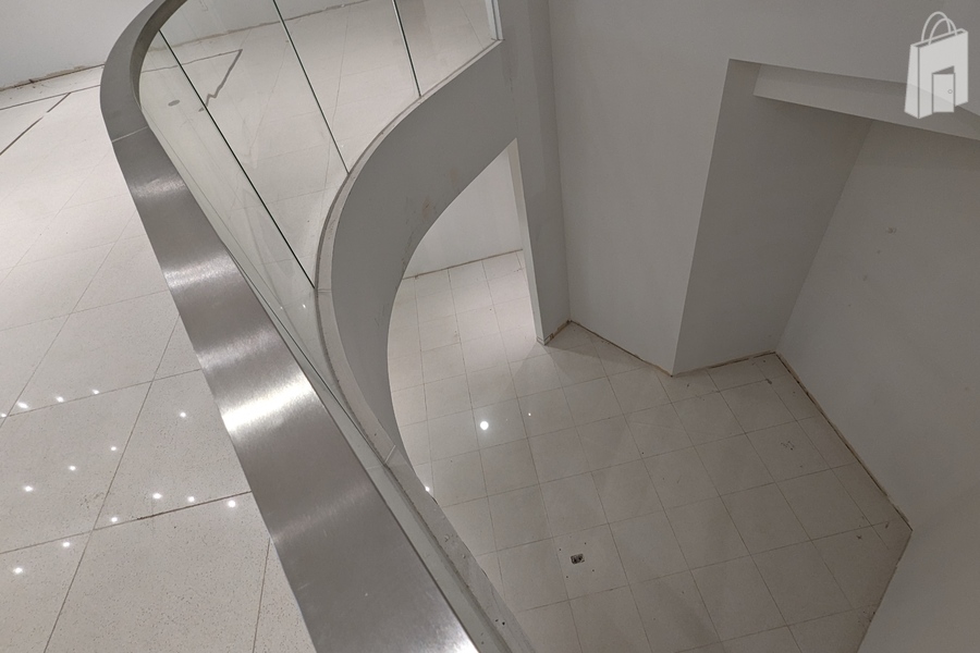 Stunning white gallery style 2-level retail unit at ground floor facing the Stephen Avenue retail district. 