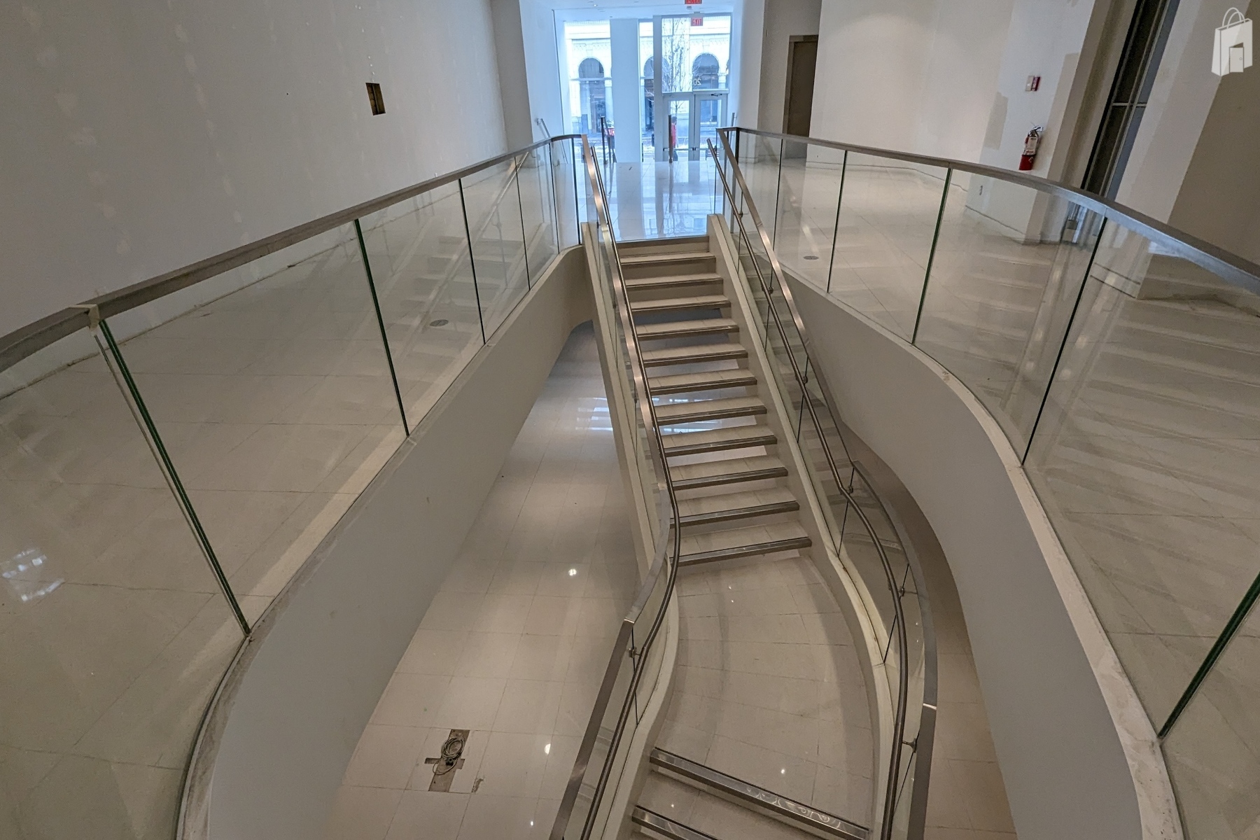 Stunning white gallery style 2-level retail unit at ground floor facing the Stephen Avenue retail district. 