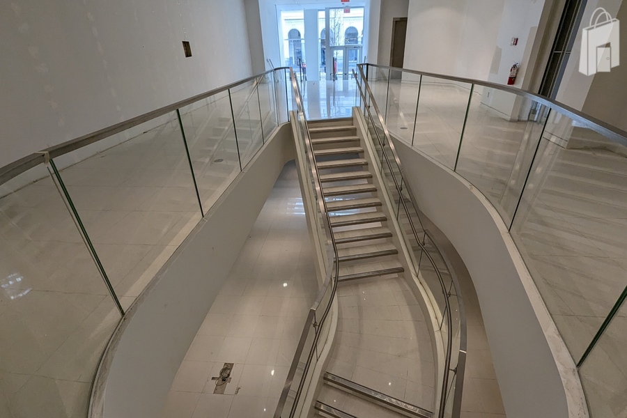 Stunning white gallery style 2-level retail unit at ground floor facing the Stephen Avenue retail district. 