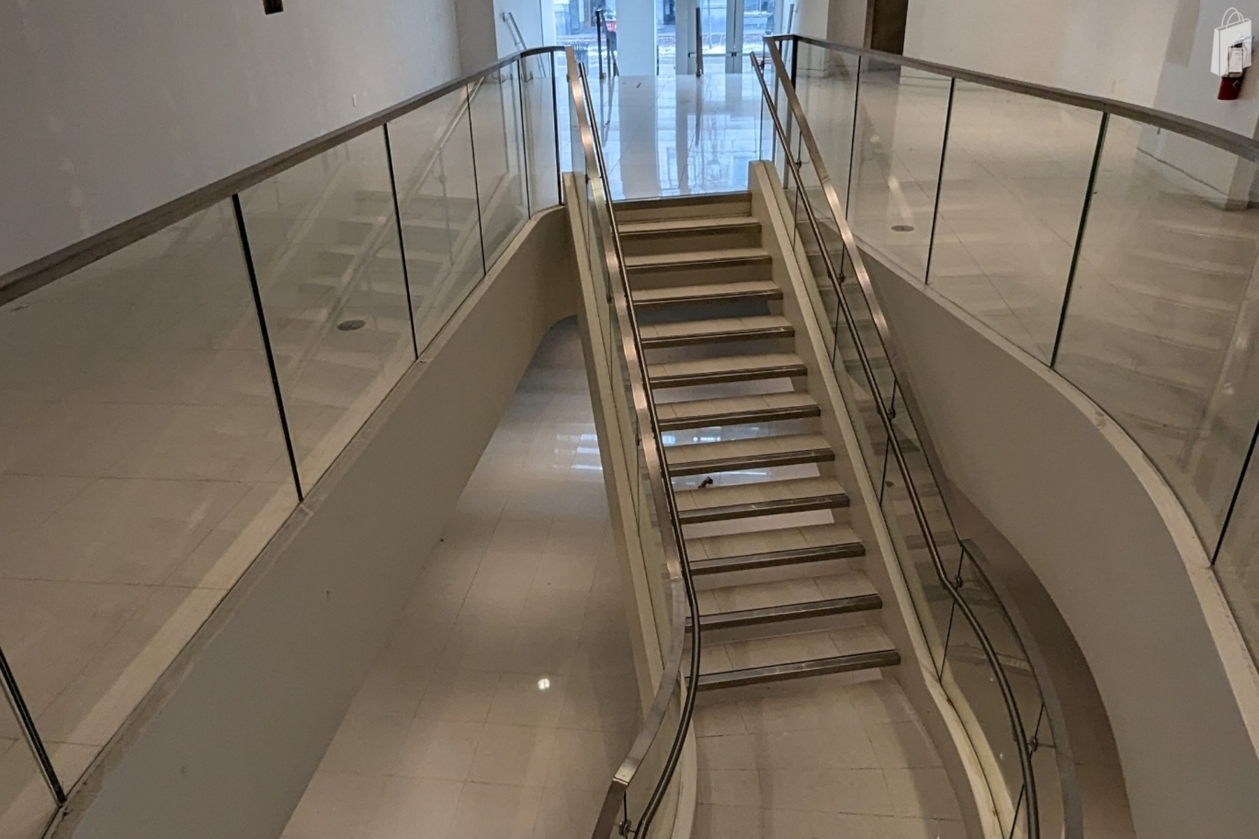 Stunning white gallery style 2-level retail unit at ground floor facing the Stephen Avenue retail district. 