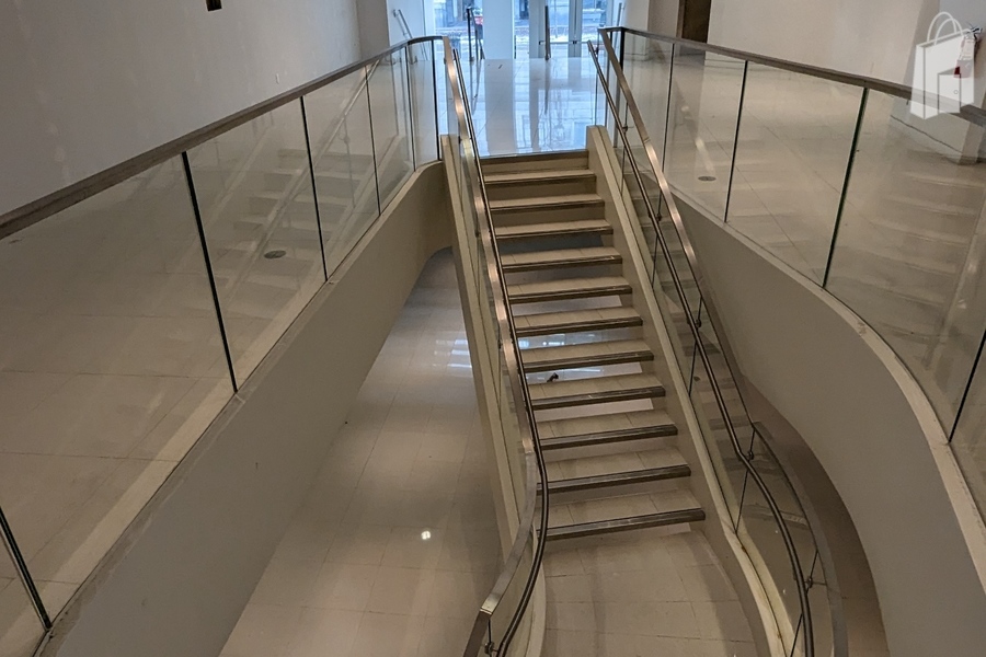 Stunning white gallery style 2-level retail unit at ground floor facing the Stephen Avenue retail district. 