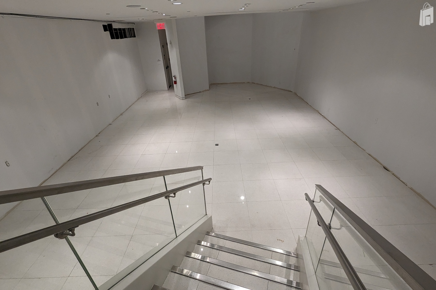 Stunning white gallery style 2-level retail unit at ground floor facing the Stephen Avenue retail district. 