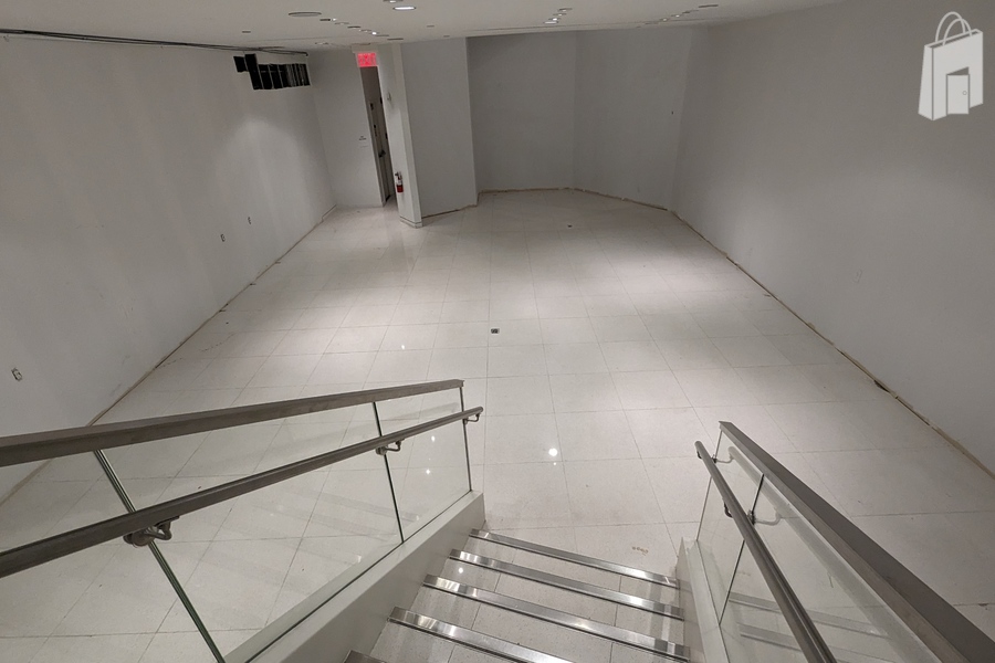 Stunning white gallery style 2-level retail unit at ground floor facing the Stephen Avenue retail district. 