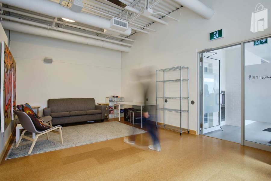 Short-Term Modern Fliexible Office Space Available