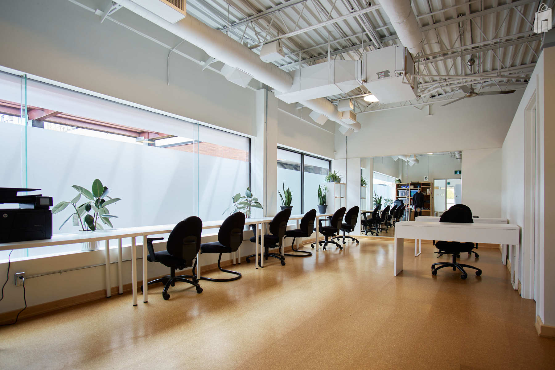 Short-Term Modern Fliexible Office Space Available