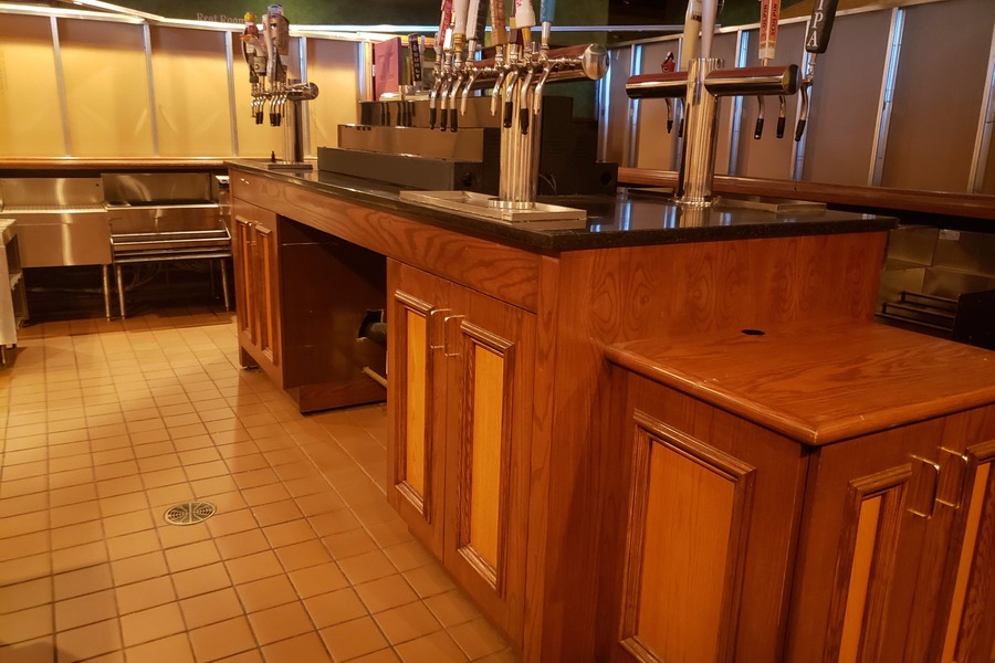 Full Service Bar