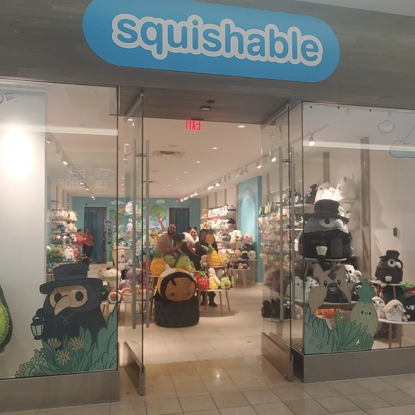 Spacious retail in high-foot traffic area