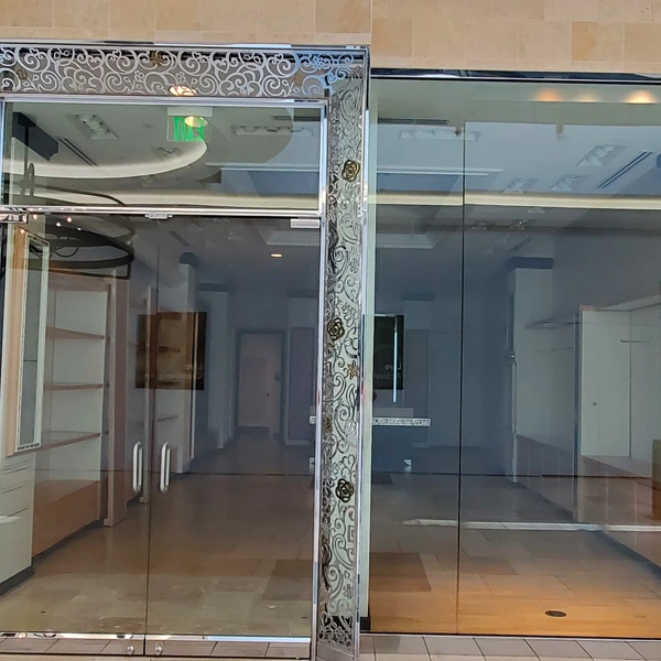 Luxury boutique space with exceptional visibility