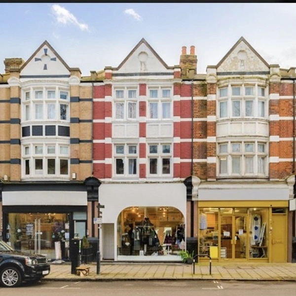 Elegant boutique (shop share space) in Chiswick