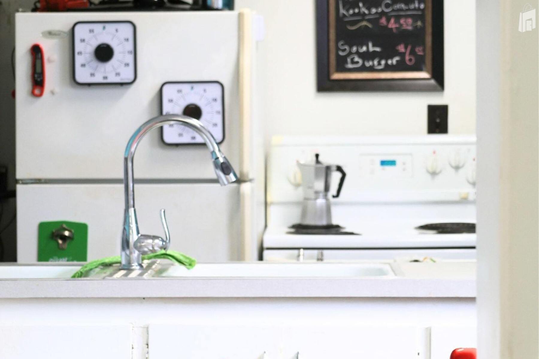 THE HUB on Cannon - Kitchen 2