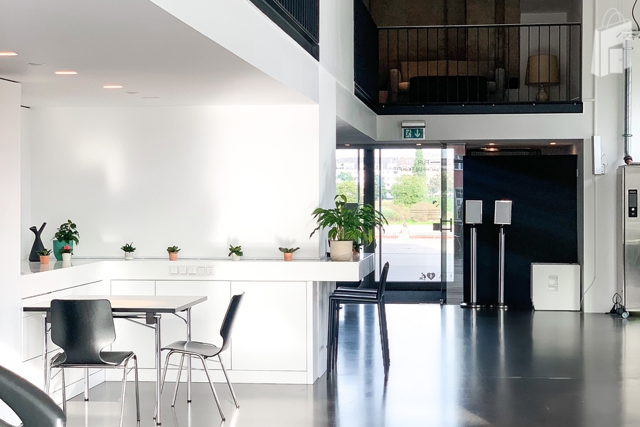 Ohne Interieur_view Rhein 2_Location im KRANHAUS NORD