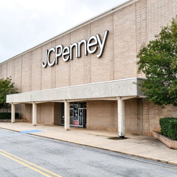 Elegant Retail Space inside a Shopping Mall in Anderson, South Carolina