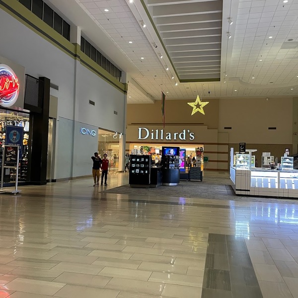 Elegant Pop-Up Space in the ceter of the largest mall in Western North Carolina