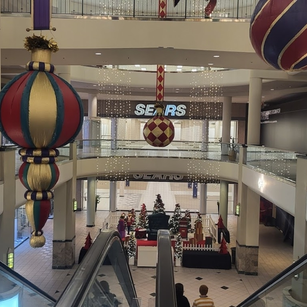 Furnished Shopping Space Centrally Located in North Attleborough, Massachusetts