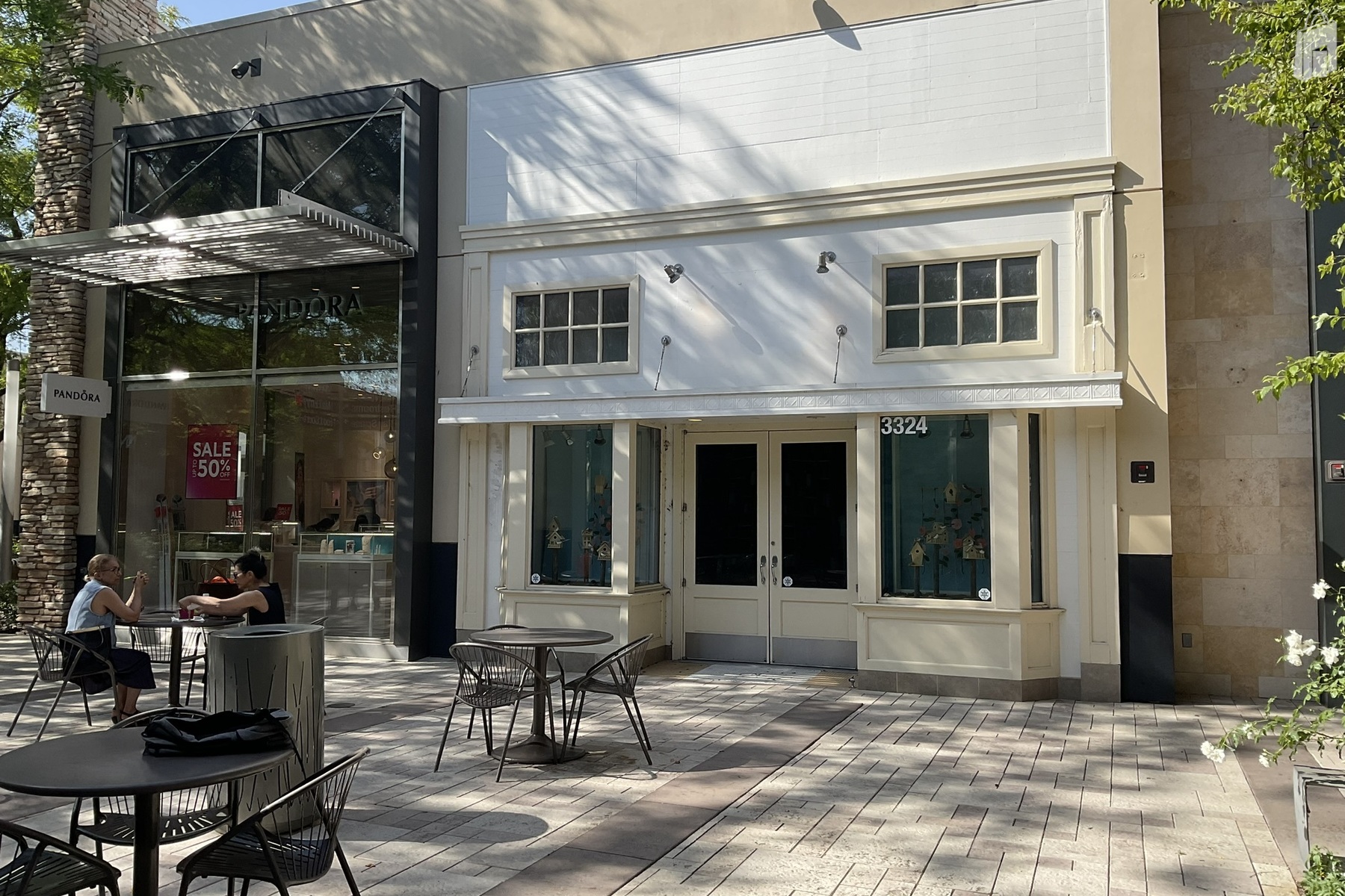 cute  bay windows for merchandising