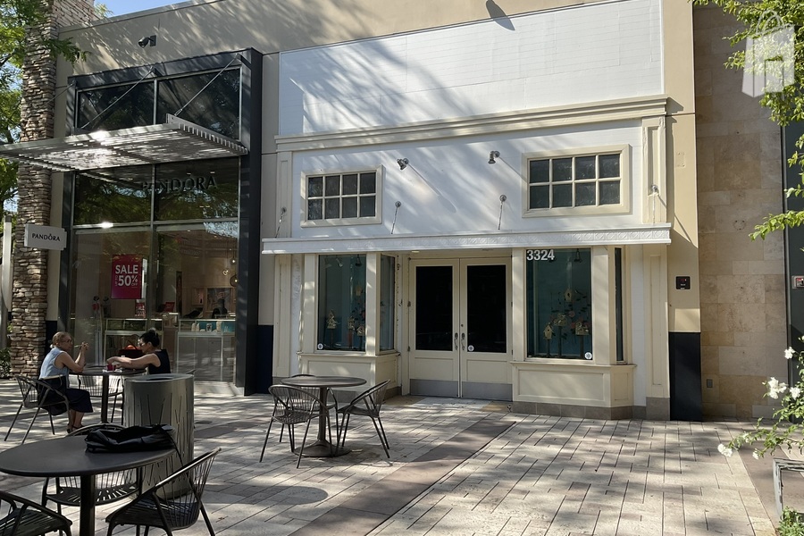 cute  bay windows for merchandising