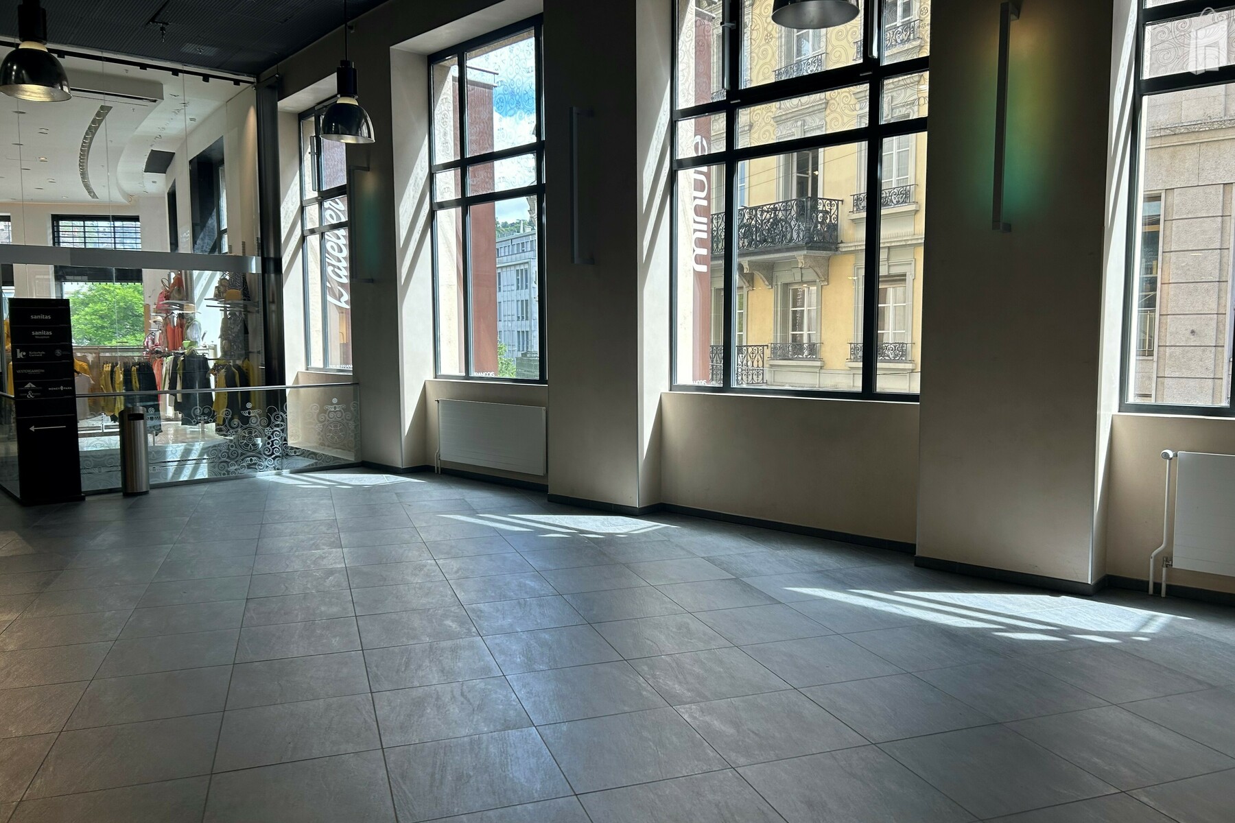 Portes St. François - 3. OG - surface mall