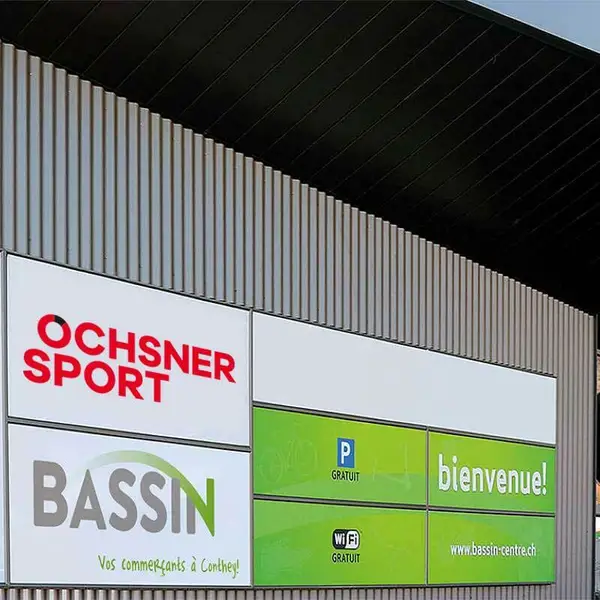 Bassin Centre, Conthey - Espace extérieur