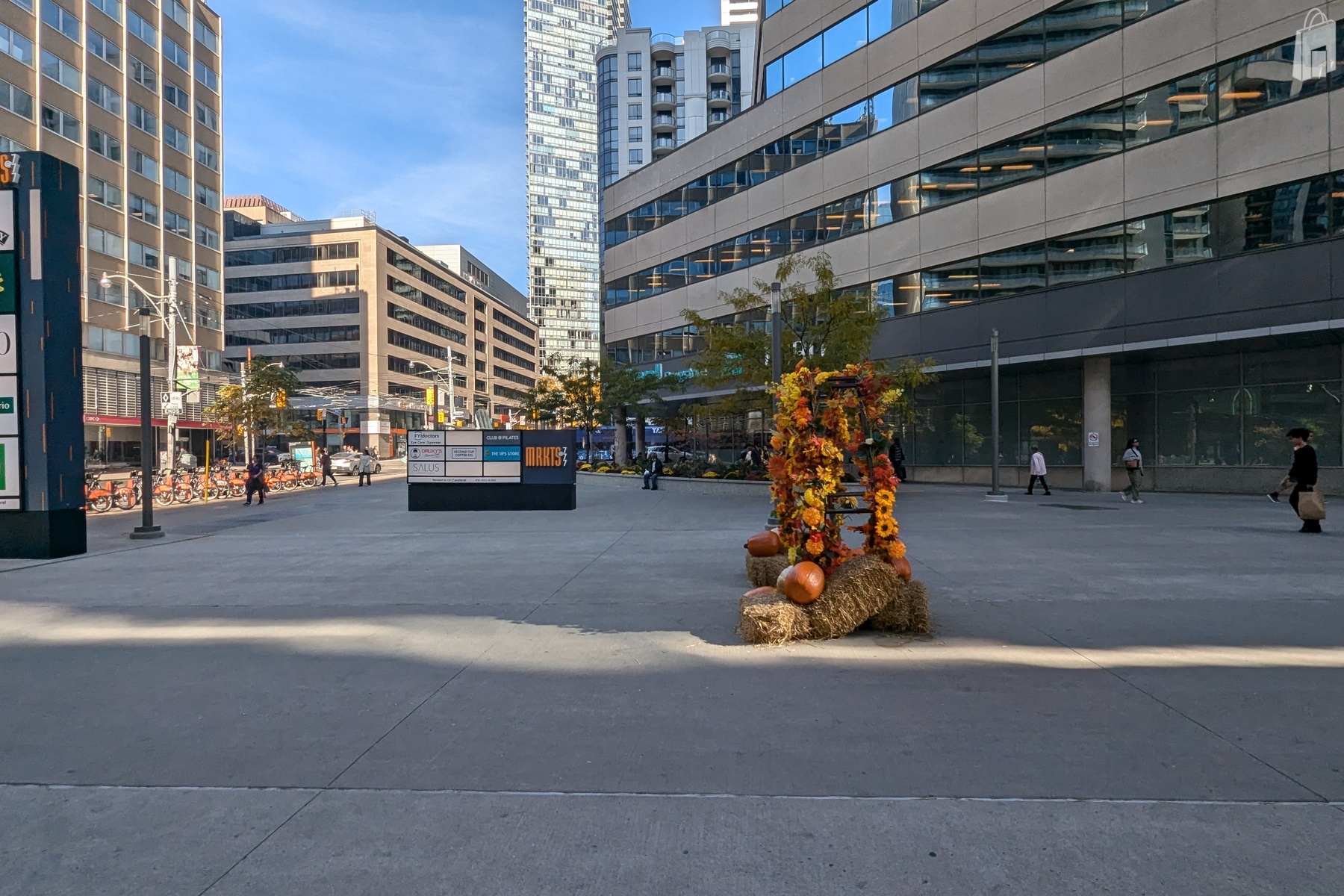 777 Bay Outdoor Plaza