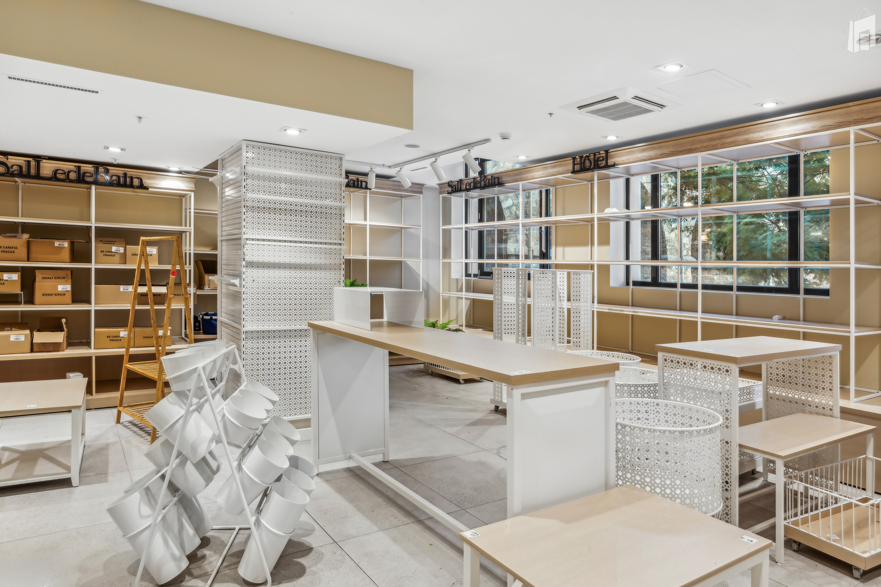 Portes St. François - 1er étage - espace