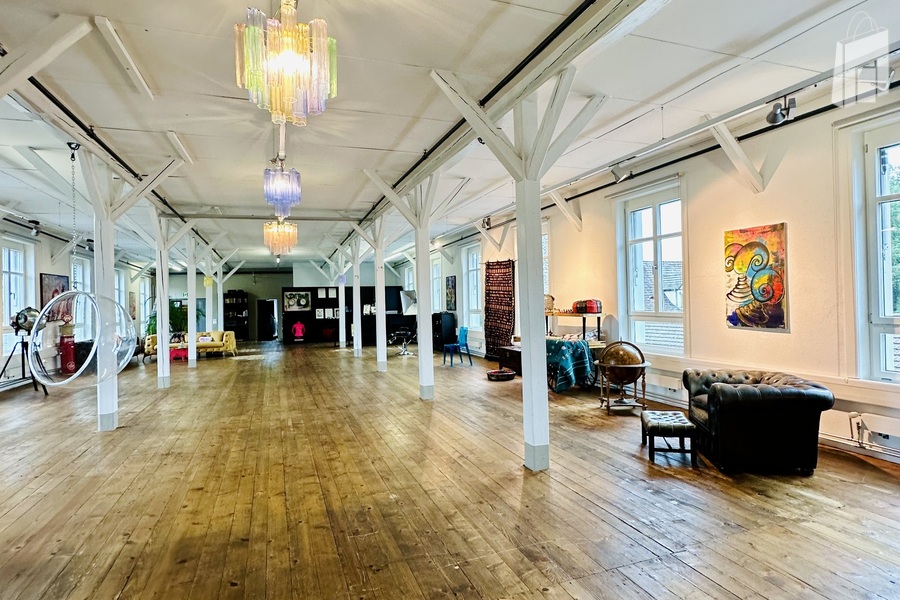 Mitte anfang der Halle