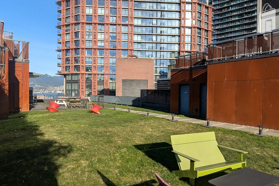 151 West Hastings Roof