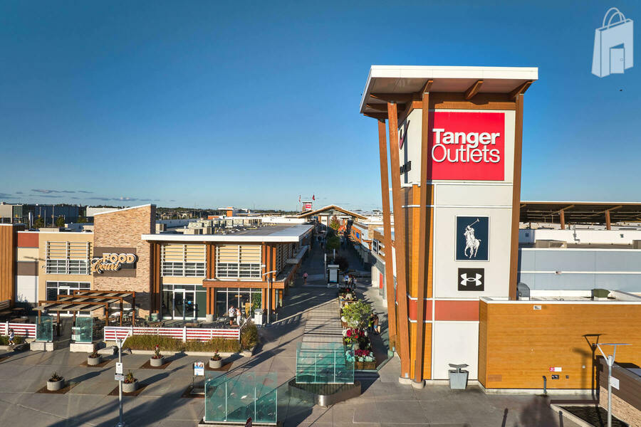 Food Court is located at the main entrance to the shopping  Centre, it is the only sit down/common area in the Centre.