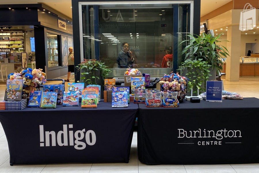 Old Navy Court - Retail Display