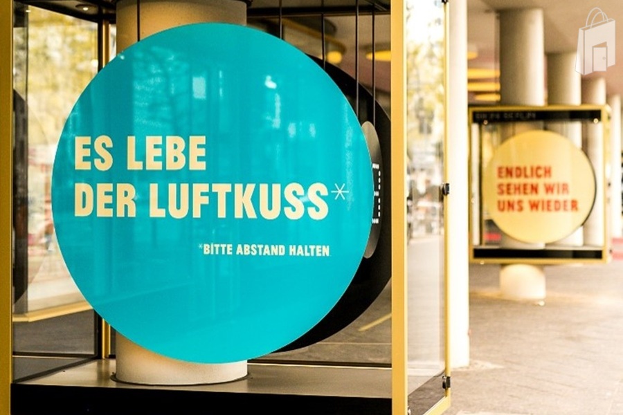 BIKINI BERLIN Außenvitrine 12