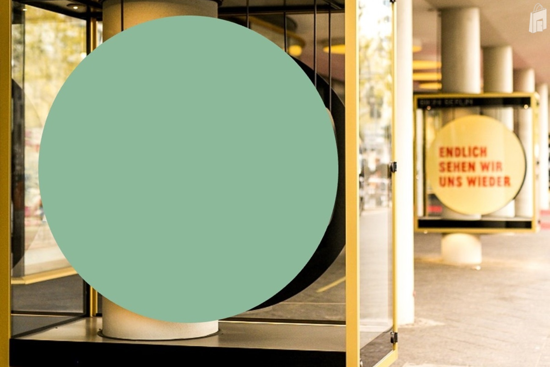 BIKINI BERLIN Außenvitrine 12