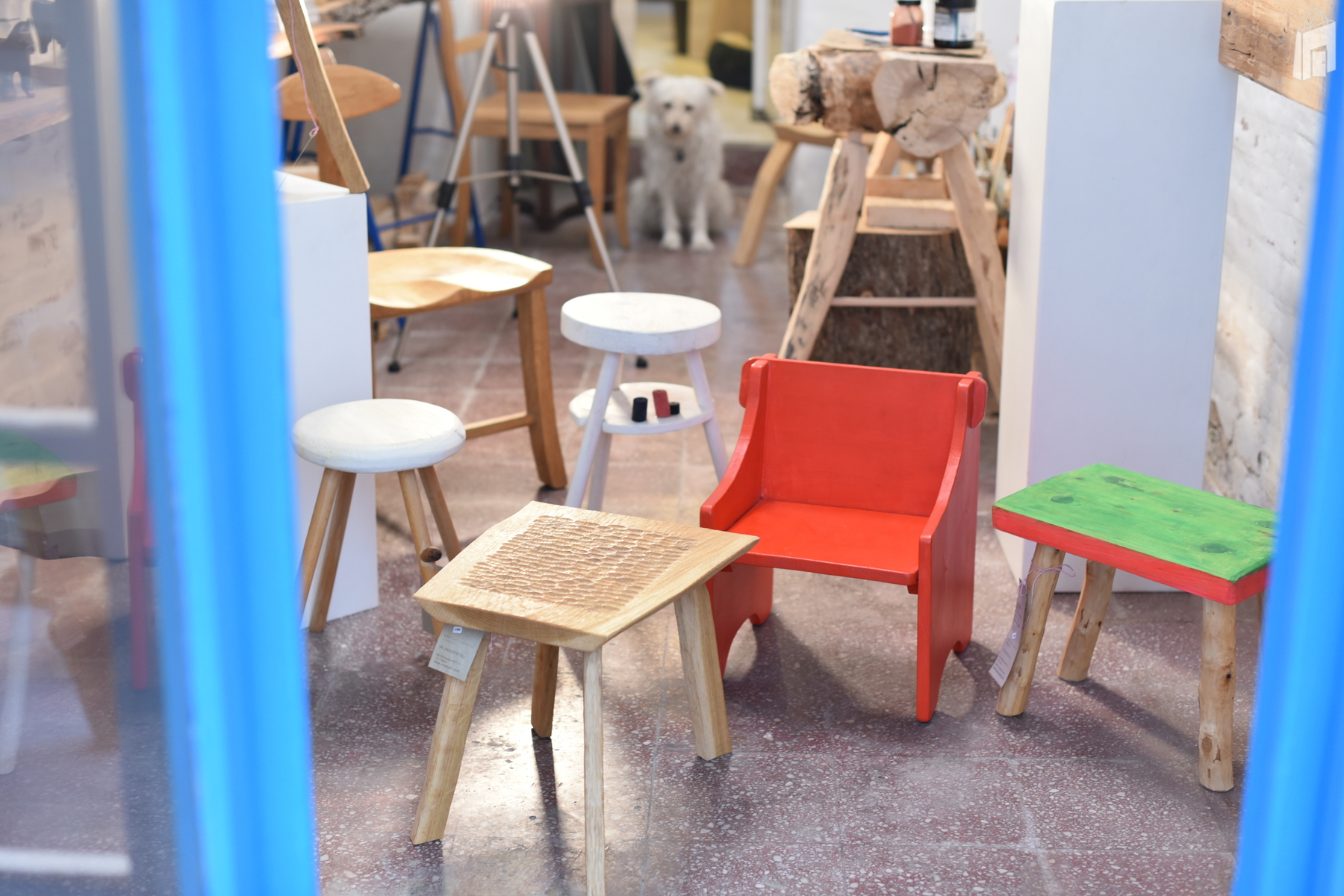 Von der Neustiftgasse hinein mir rotem Steinboden