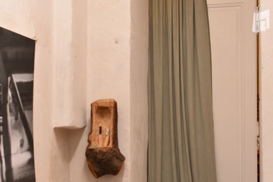 Richtung Durchgang zum zweiten Raum