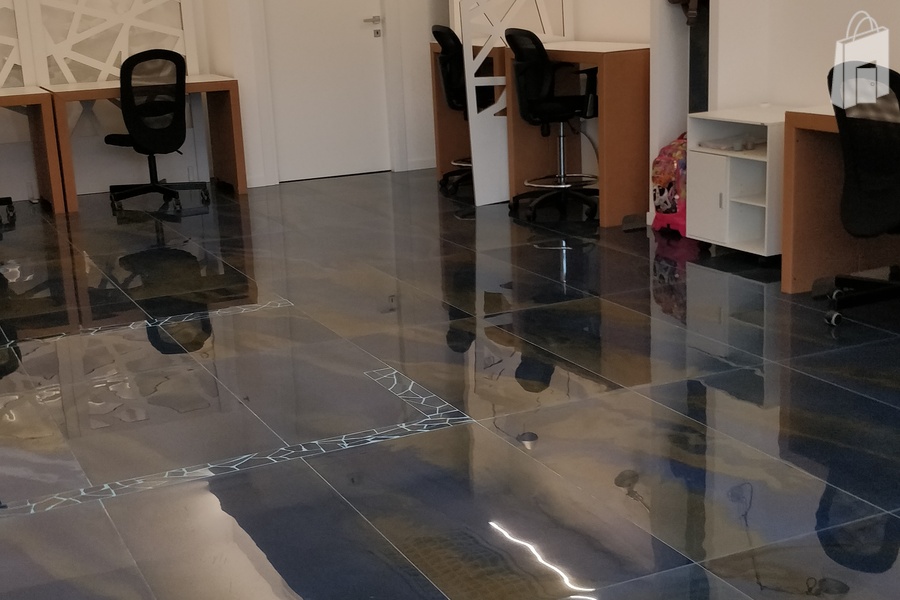 Scrivanie e separatori in cartone ecosostenibile, leggerissimi da spostare