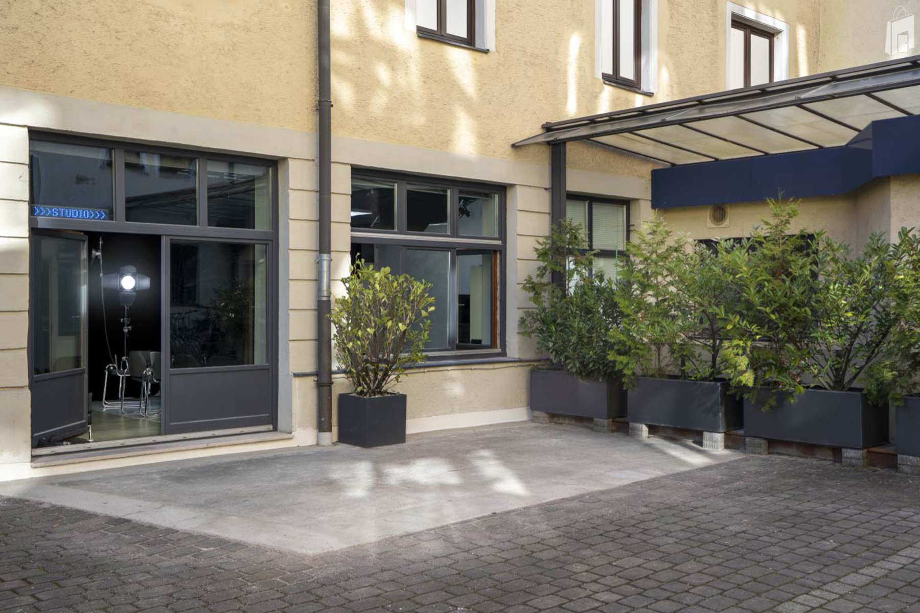 PictureElements Studio - Entrance 