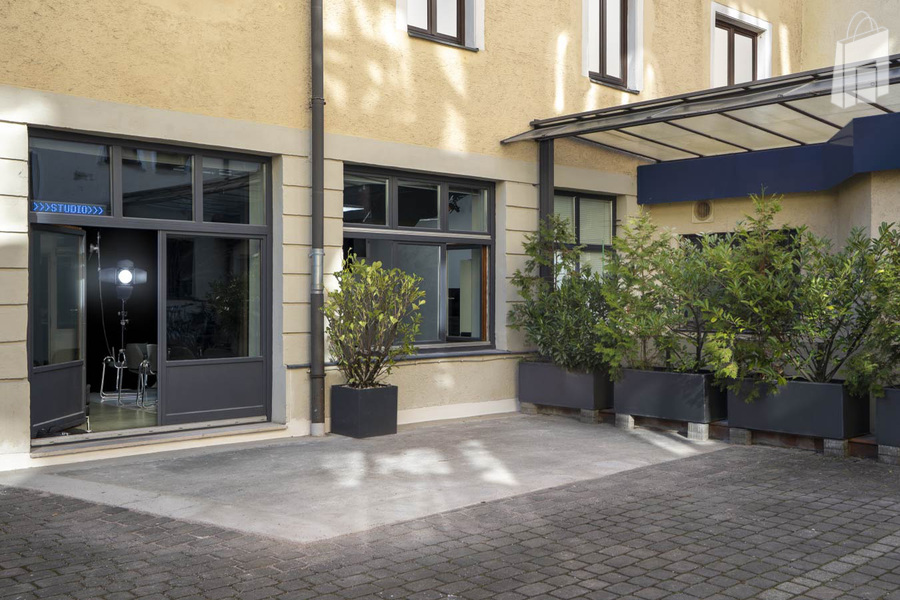 PictureElements Studio - Entrance 