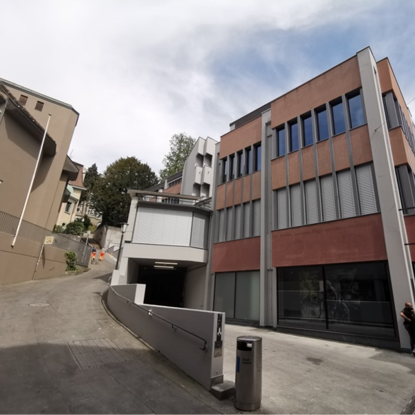 Aussenfläche für Food Truck beim Einkaufszentrum Föfzg