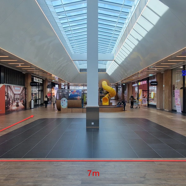 EKZ Littoral Centre - rez - à proximité immédiate des ascenseurs, du Restaurant Coop et de la place de jeux