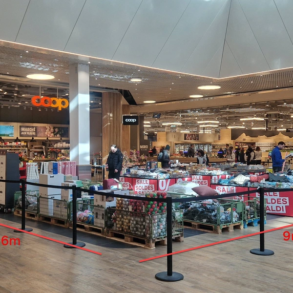 EKZ Littoral Centre - rez - à proximité immédiate de la sortie de l'Hypermarché Coop