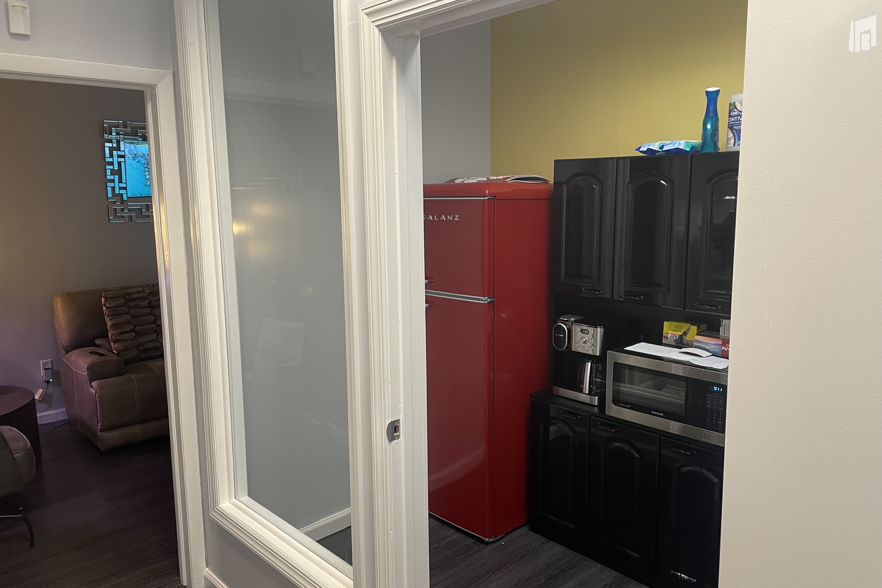 Modern Breakroom with Microwave & Fridge - Ideal for Cast, Crew, or Client Comfort in Astoria Rental Space