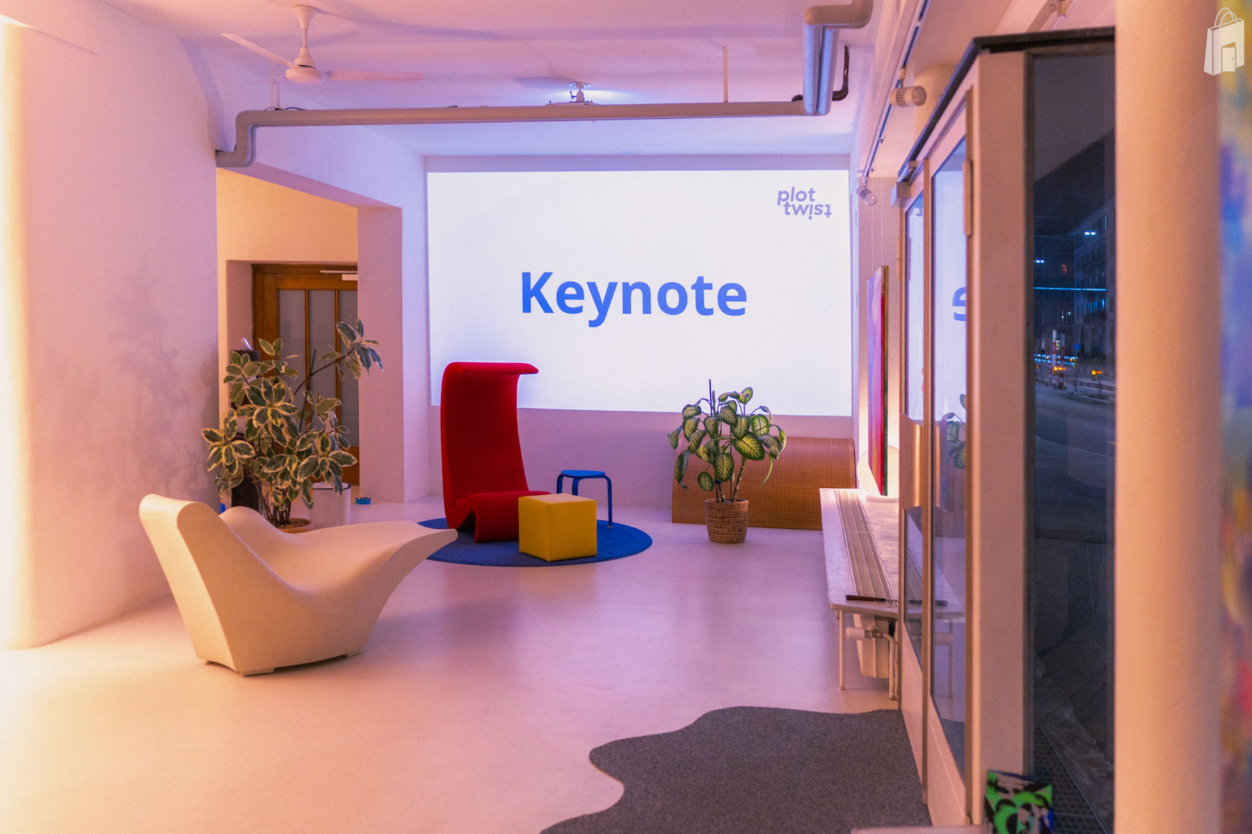 Plottwist Indoor Night