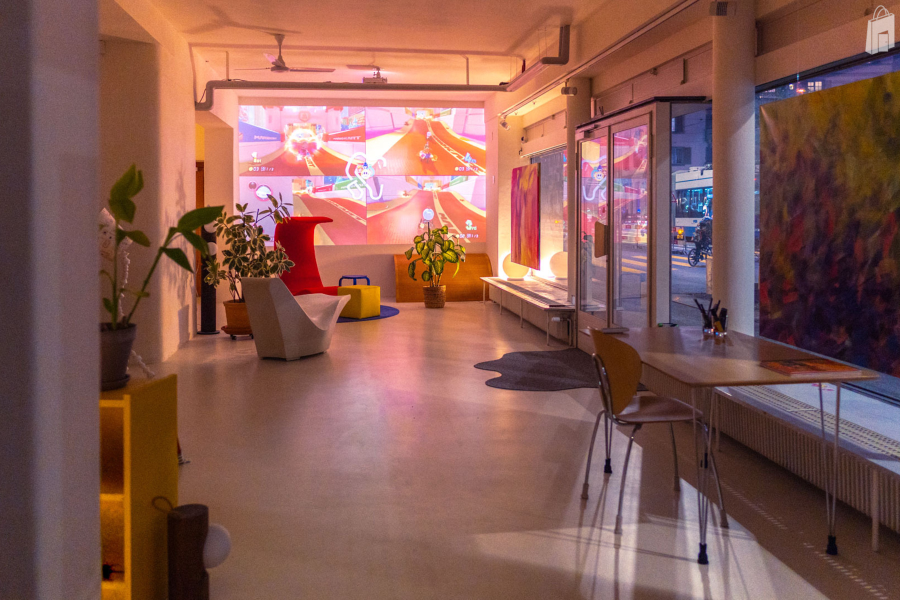 Plottwist Indoor Night